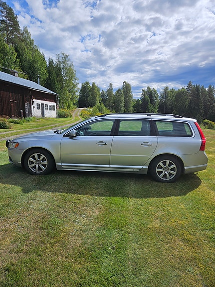 Volvo V70 3 of 12