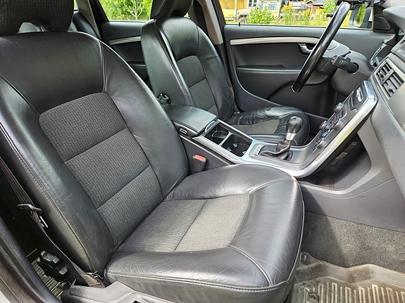 Volvo V70 8 of 12