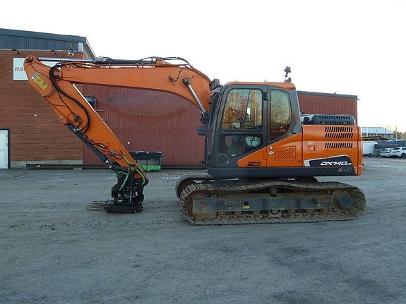 Doosan DX140LC-5 8 of 17