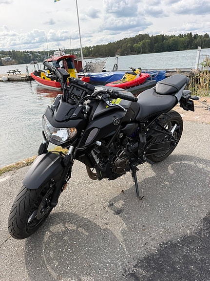 Yamaha MT-07 3 of 10
