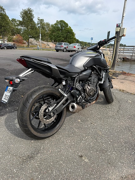 Yamaha MT-07 2 of 10