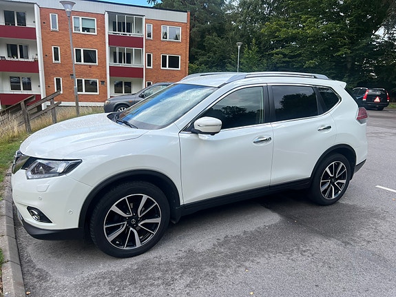 Nissan X-Trail 3 of 9