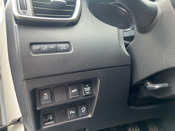 Nissan X-Trail 4 of 9