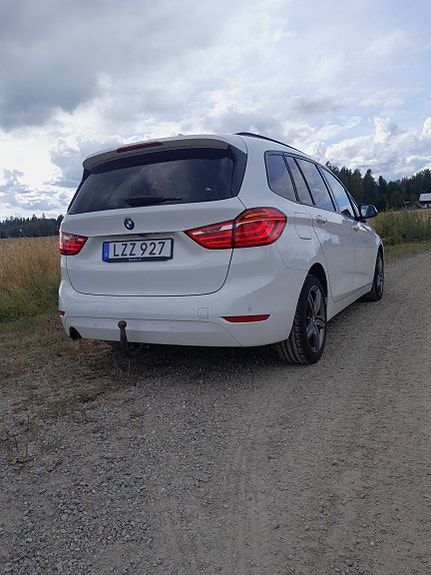 BMW 218i 2 of 4
