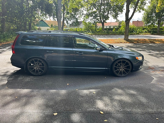 Volvo V70 3 of 6