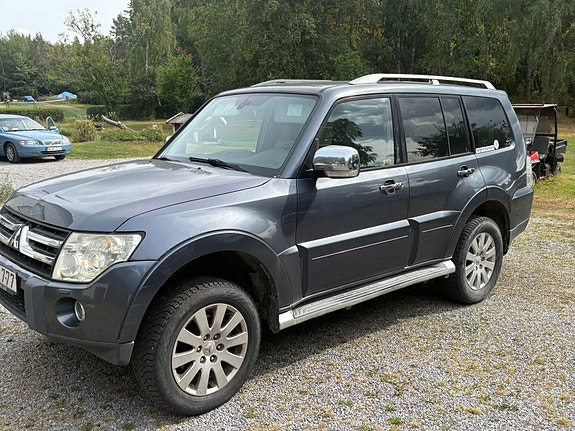 Mitsubishi Pajero 3 of 3
