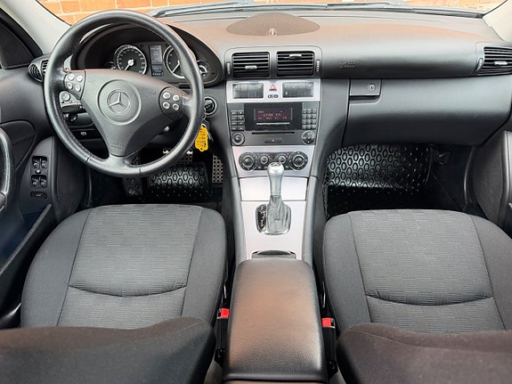 Mercedes-Benz C180 15 of 17