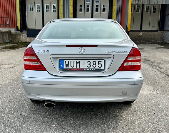 Mercedes-Benz C180 8 of 17