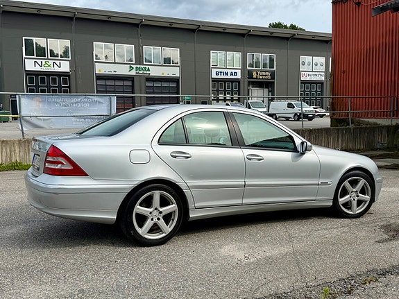 Mercedes-Benz C180 12 of 17