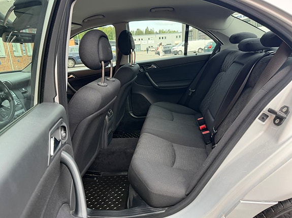 Mercedes-Benz C180 17 of 17
