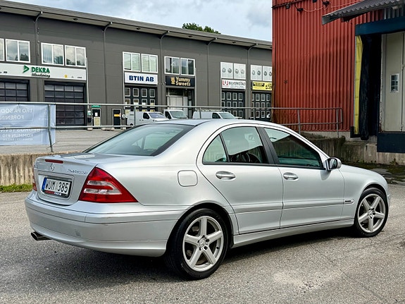 Mercedes-Benz C180 11 of 17