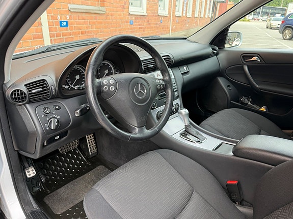 Mercedes-Benz C180 14 of 17