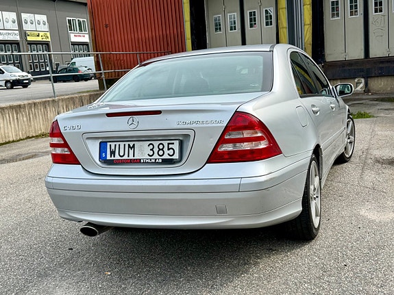 Mercedes-Benz C180 9 of 17