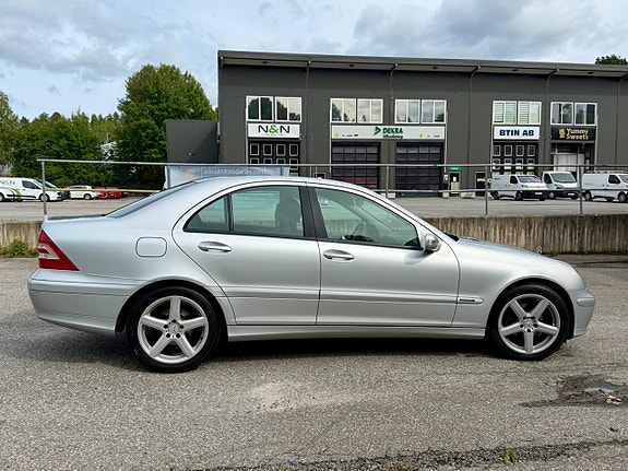 Mercedes-Benz C180 13 of 17
