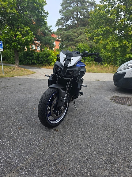 Yamaha MT-10 3 of 5