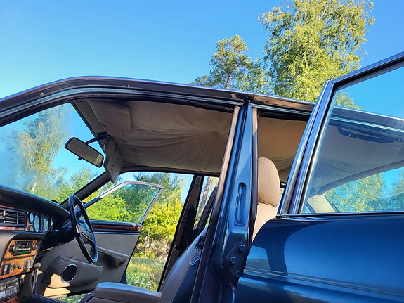 Jaguar XJ 9 of 16