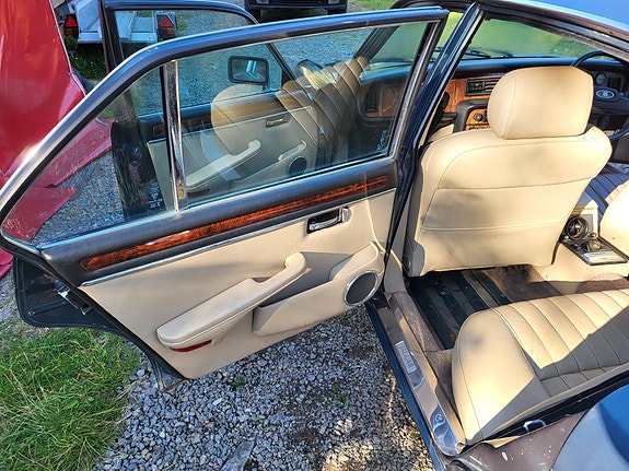 Jaguar XJ 5 of 16