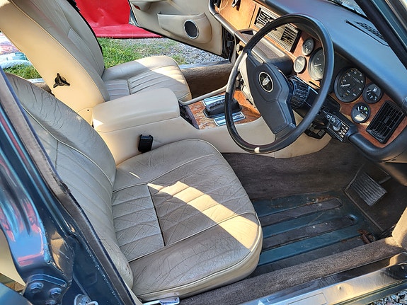 Jaguar XJ 4 of 16