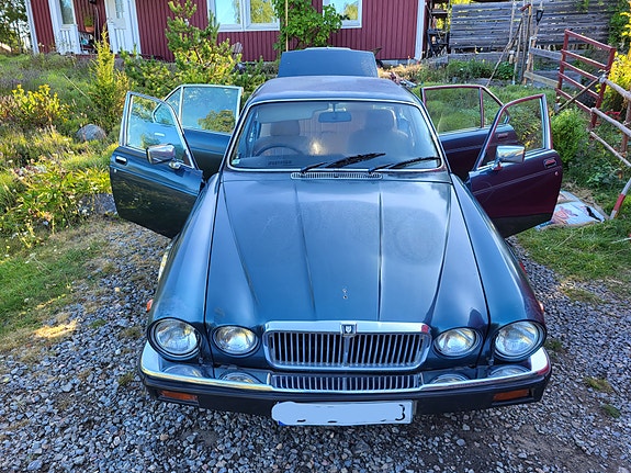 Jaguar XJ 2 of 16