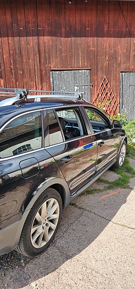 Skoda Superb 2 of 11