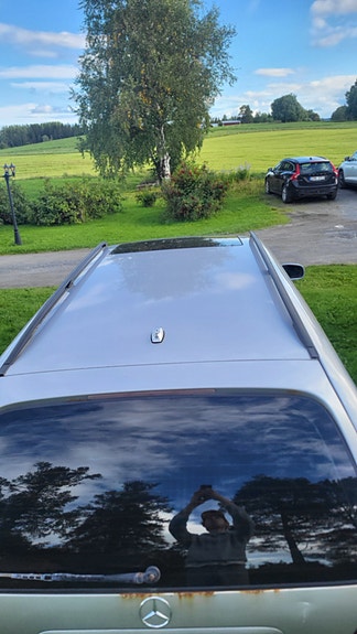Mercedes-Benz E430 3 of 4