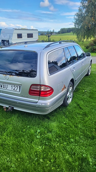 Mercedes-Benz E430 4 of 4