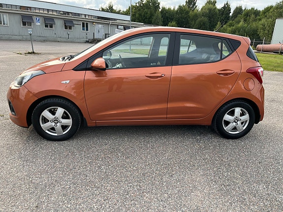 Hyundai i10 2 of 21
