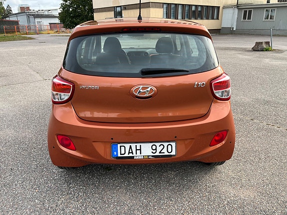 Hyundai i10 4 of 21