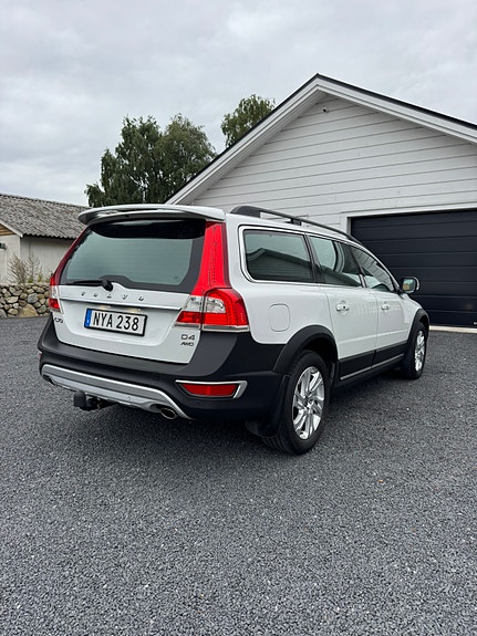 Volvo XC70 2 of 9