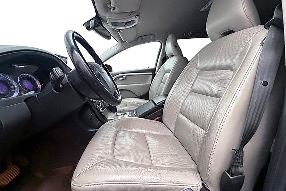 Volvo V70 12 of 29