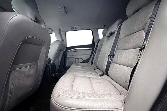 Volvo V70 16 of 29