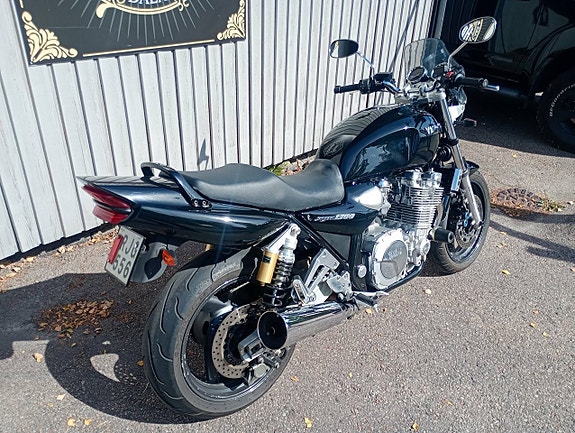 Yamaha XJR1300 1.3 3 of 8