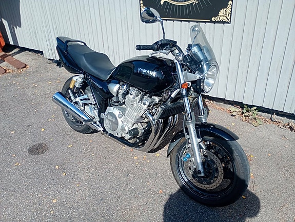Yamaha XJR1300 1.3 2 of 8
