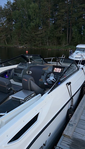 Uttern D70 Premium Edition – välutrustad med Mercury 225 hk 8 of 9