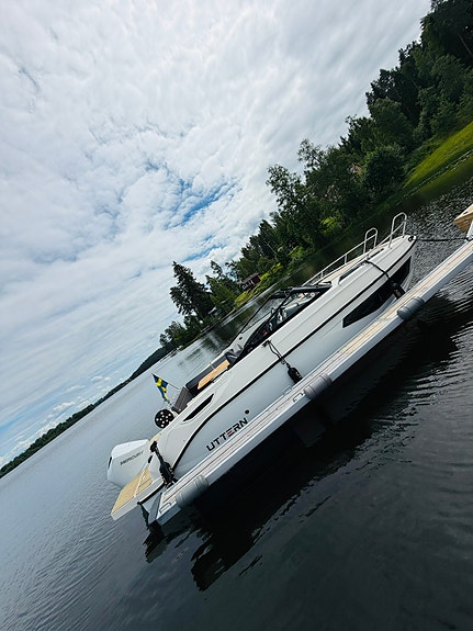 Uttern D70 Premium Edition – välutrustad med Mercury 225 hk 2 of 9