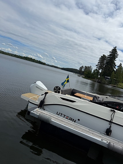 Uttern D70 Premium Edition – välutrustad med Mercury 225 hk 4 of 9