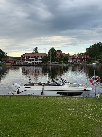 Uttern D70 Premium Edition – välutrustad med Mercury 225 hk 5 of 9