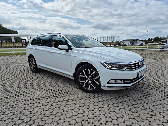 Volkswagen Passat 2 of 6