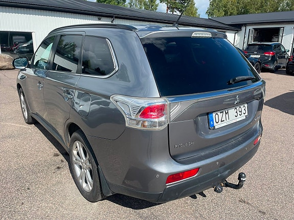 Mitsubishi Outlander 2 of 3