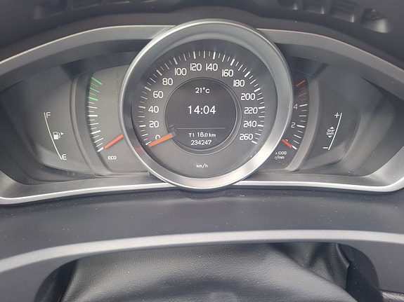 Volvo V40 8 of 9