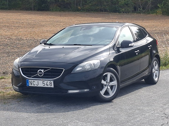 Volvo V40 2 of 9