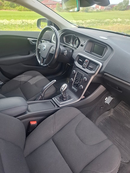 Volvo V40 4 of 9