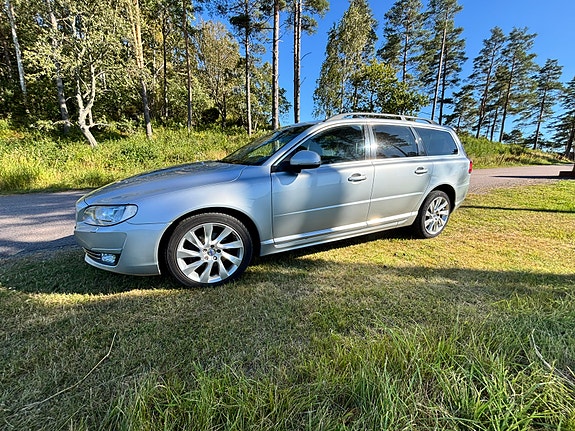 Volvo V70 2 of 10