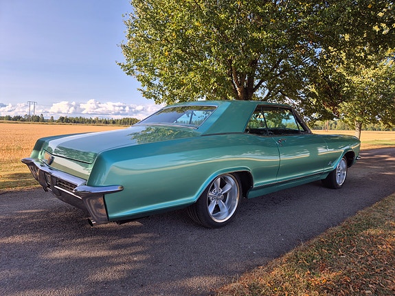 Buick Riviera 3 of 4