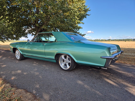 Buick Riviera 2 of 4