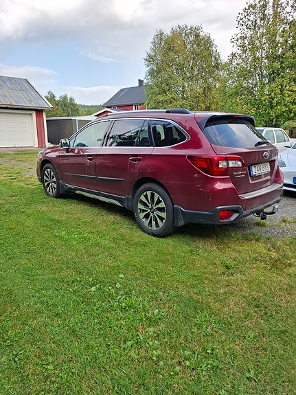 Subaru Outback 4 of 9