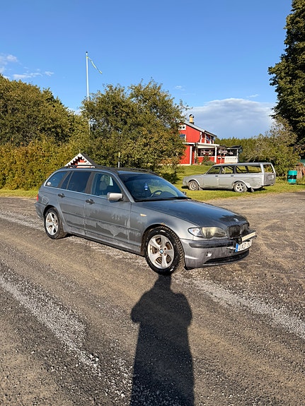 BMW 318i 4 of 7
