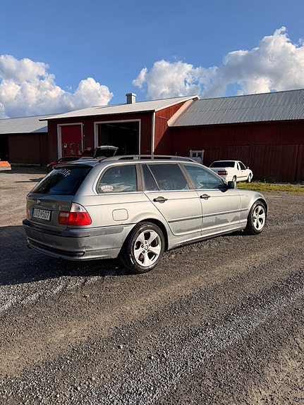 BMW 318i 3 of 7