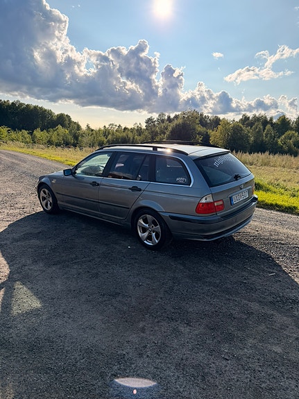 BMW 318i 2 of 7