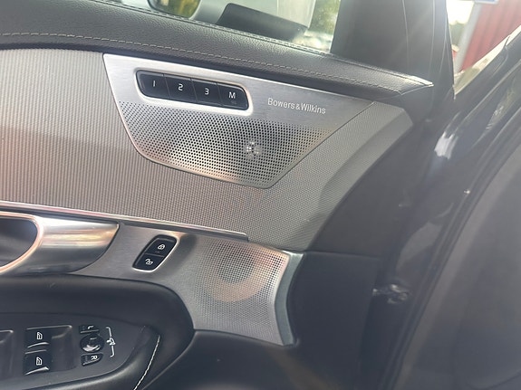 Volvo XC90 3 of 9